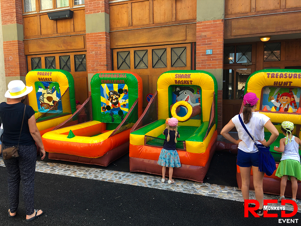 Inauguration-rue-GRandson-Jeux-de-kermesse-gonflables-RedMonkeys-1