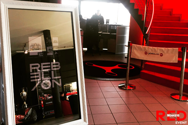 Miroir-Photo-Selfie-Interactif-Rebellion-Motors-Red-Monkeys-Branding-2
