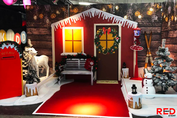 Noe╠êl-Coop-Jury-Oron-Matran-red-monkeys.-2