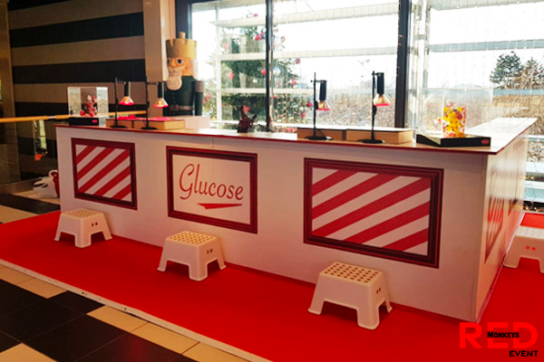 Noe╠êl-crissier-deco-red-monkeys-2