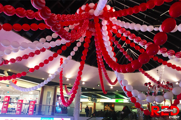 Noe╠êl-crissier-deco-red-monkeys-9