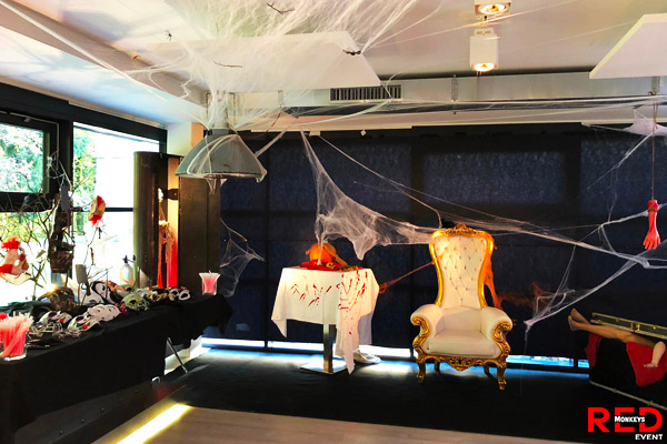 Osec-soire╠üe-dentreprise-Red-monkeys-halloween-de╠ücoration